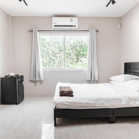 Breakers Hotel Rawai エクステリア 写真