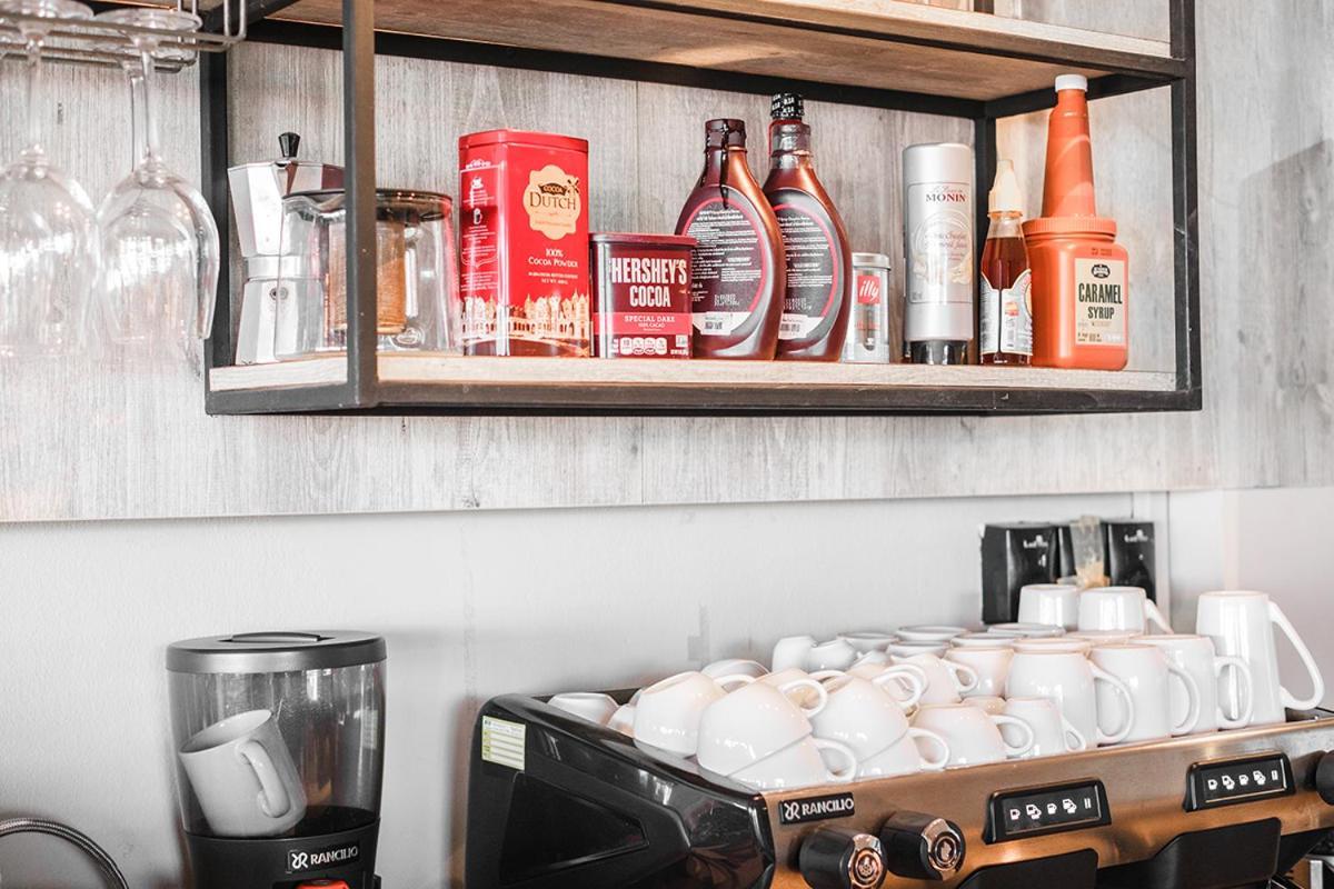 Breakers Hotel Rawai エクステリア 写真