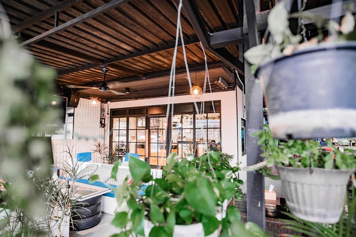 Breakers Hotel Rawai エクステリア 写真