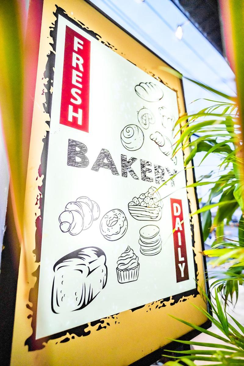 Breakers Hotel Rawai エクステリア 写真