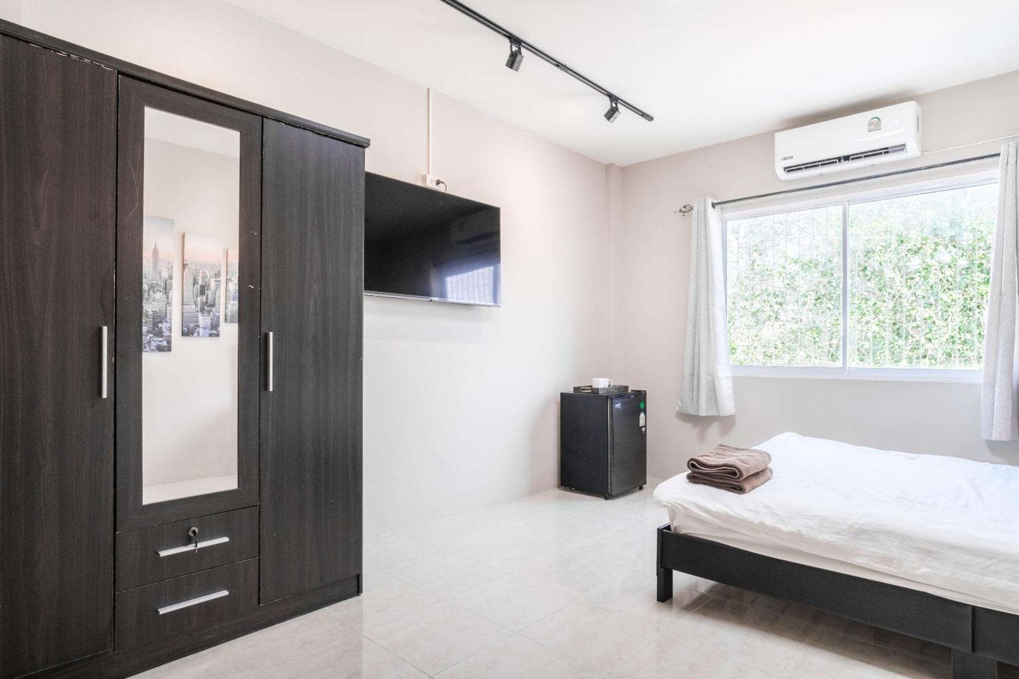 Breakers Hotel Rawai エクステリア 写真