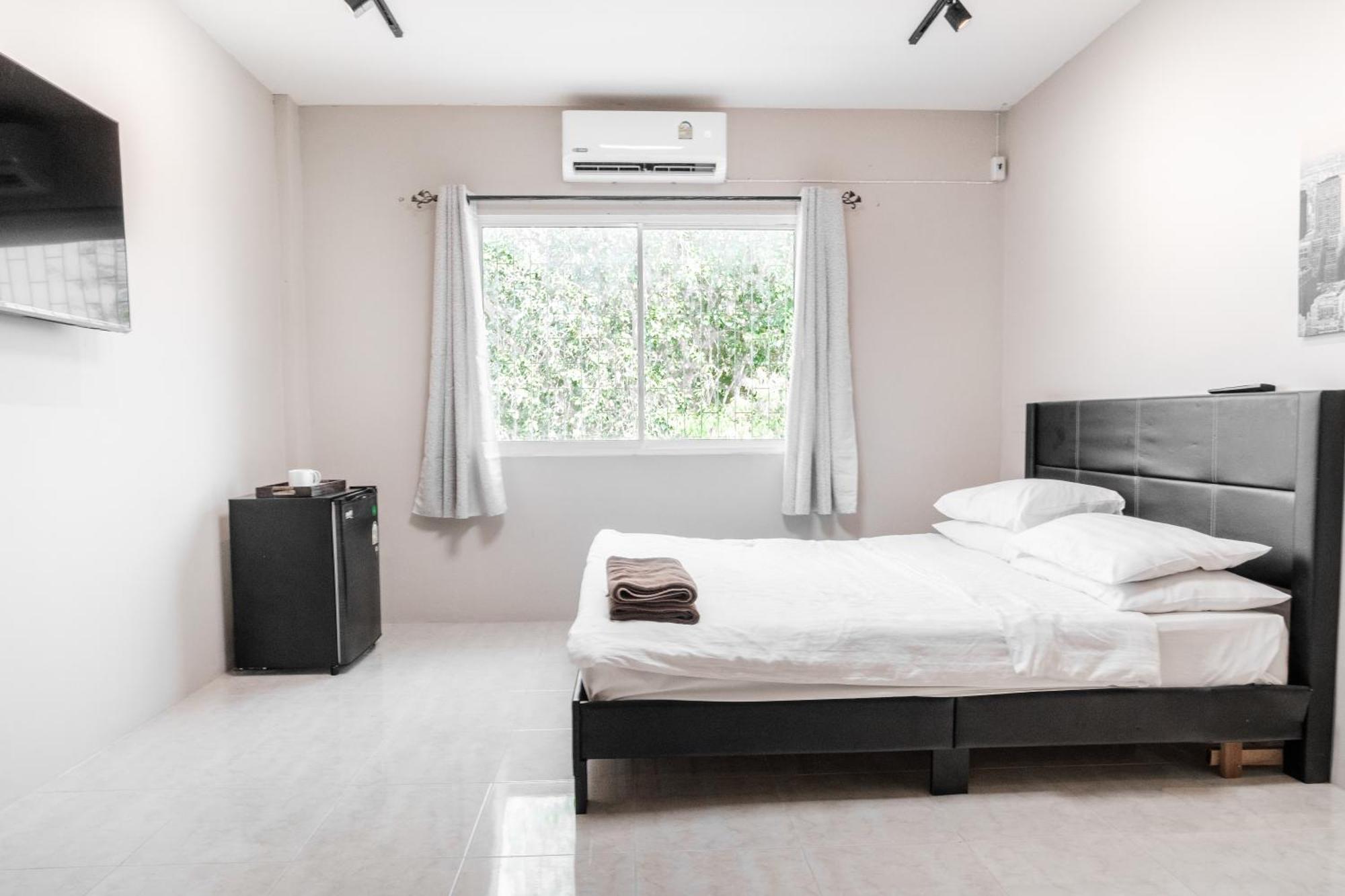 Breakers Hotel Rawai エクステリア 写真